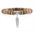 Pulseira de Contas em Madeira com Pendente de Pena – Artesanal com Cordão Elástico