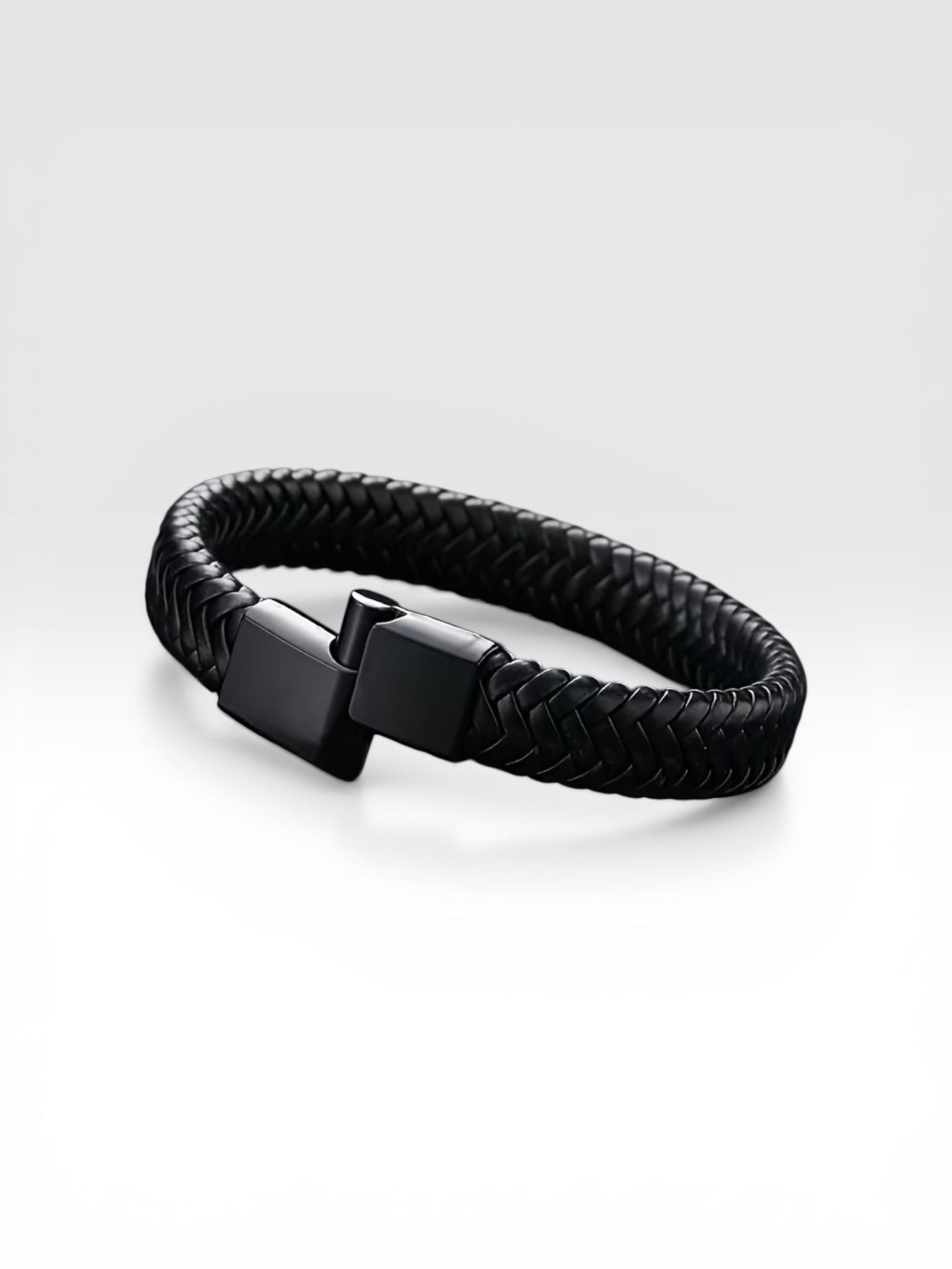 Pulseira de Couro Sintético com Fecho Magnético