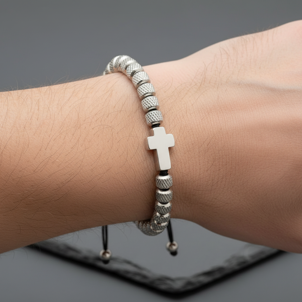 Pulseira com Cruz em Aço Inoxidável Ajustável
