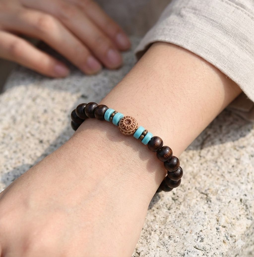 Pulseira de Madeira Natural com Detalhes – Estilo Artesanal com Elástico