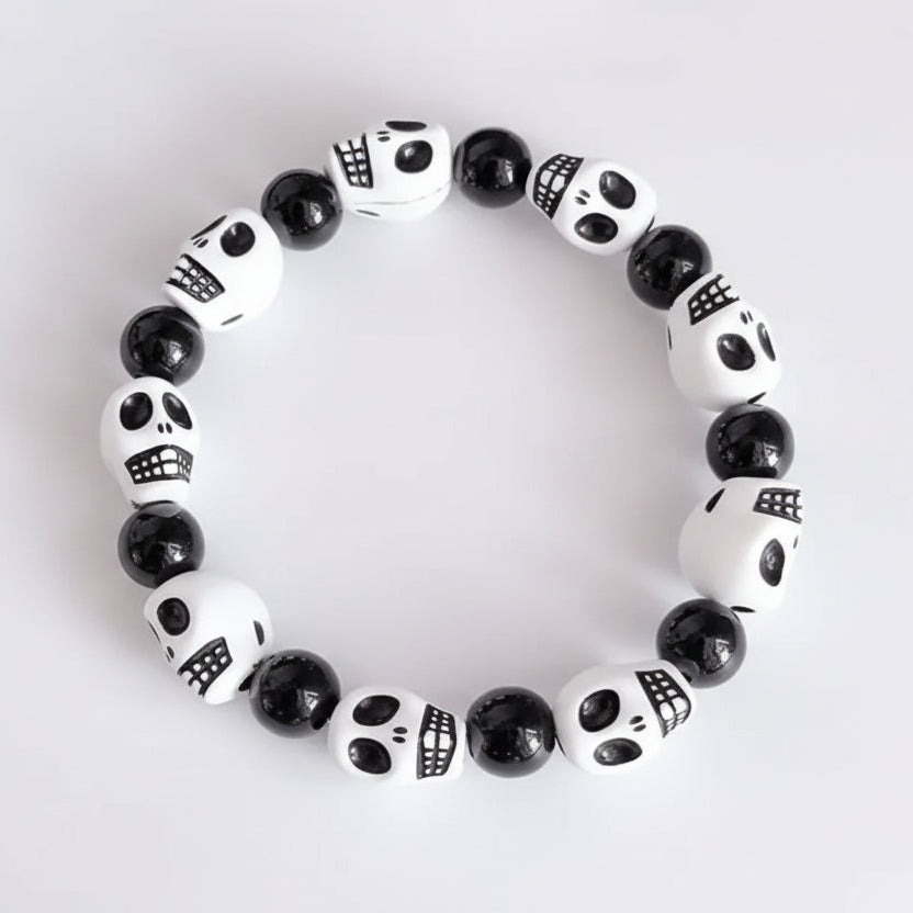 Pulseira Artesanal com Contas de Caveira e Elástico