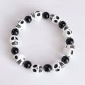 Pulseira Artesanal com Contas de Caveira e Elástico