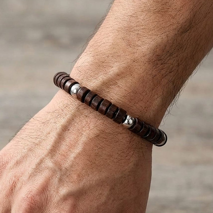 Pulseira Artesanal em Madeira com Contas Detalhadas e Elástico Ajustável