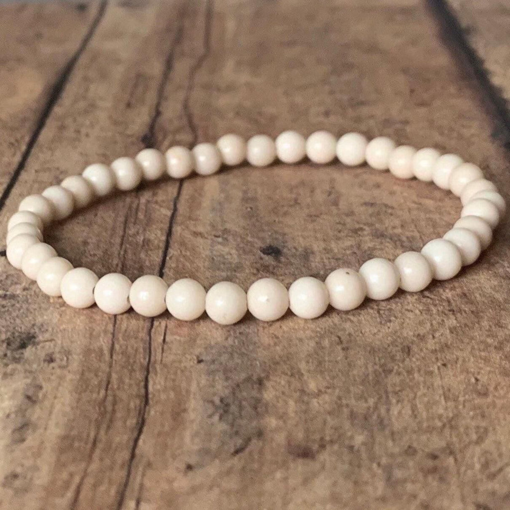Pulseira Artesanal em Madeira Branca com Contas e Elástico