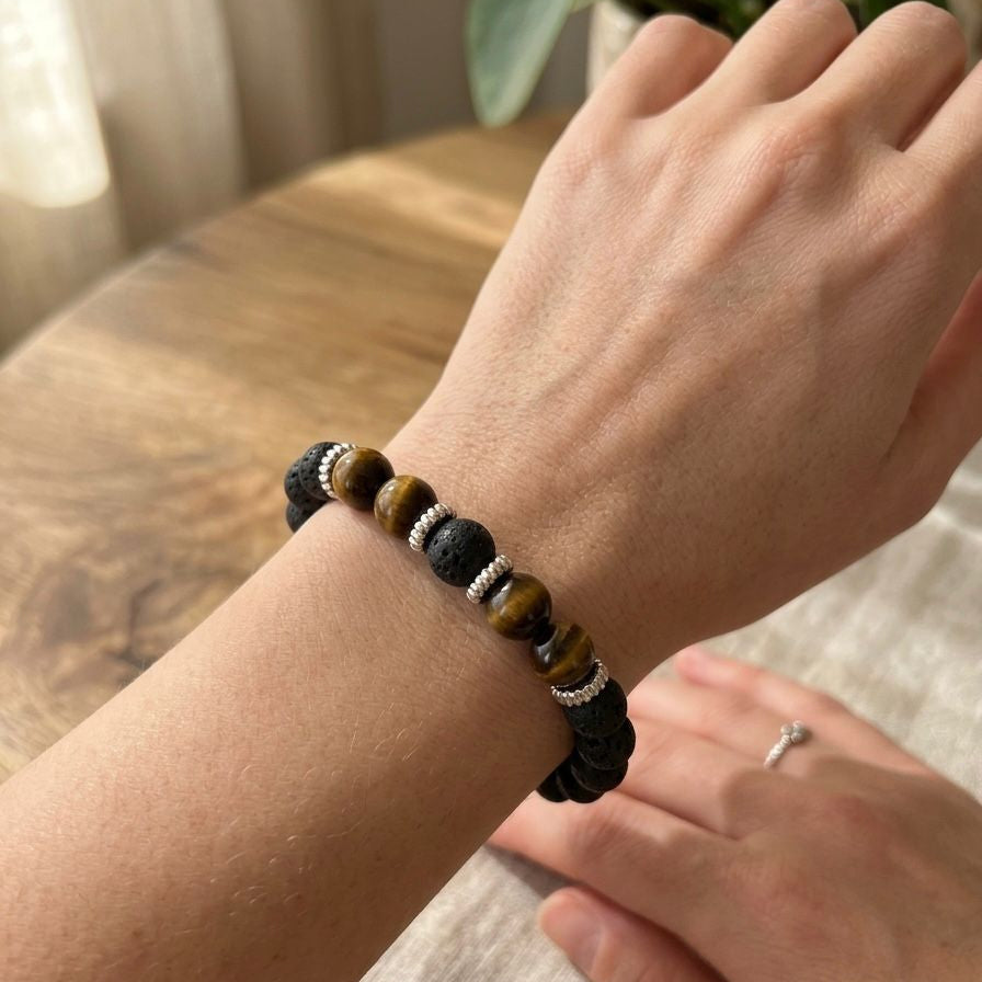 Pulseira Artesanal com Pedra Natural Vulcânica e Olho de Tigre com Cordão Elástico