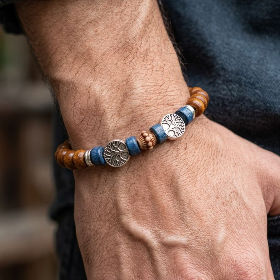Pulseira Artesanal de Contas em Madeira com Árvore da Vida e Cordão Elástico