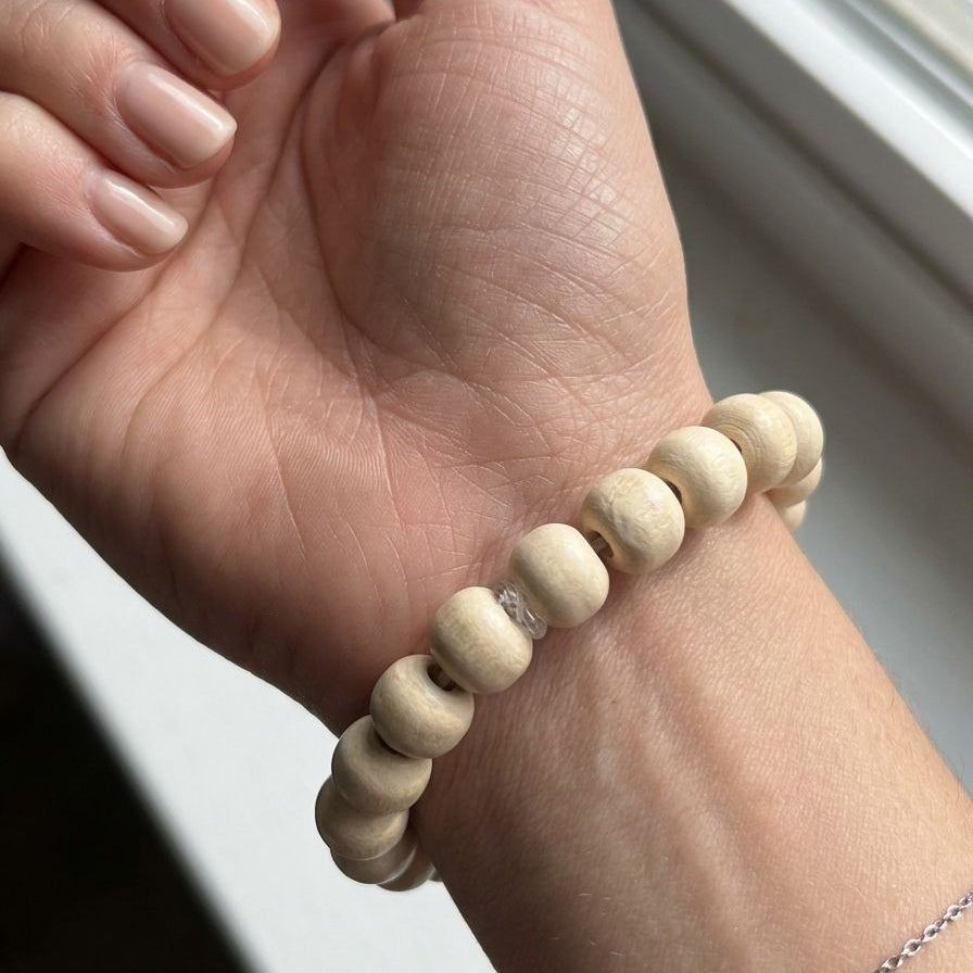 Pulseira Artesanal em Madeira com Contas e Elástico