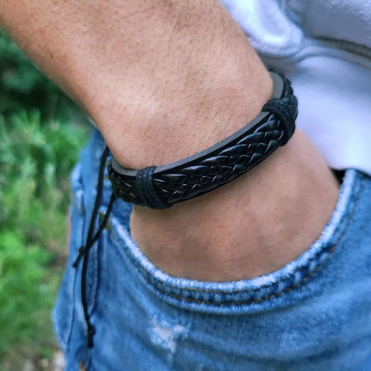 Pulseira de Couro Sintético Trançado Ajustável
