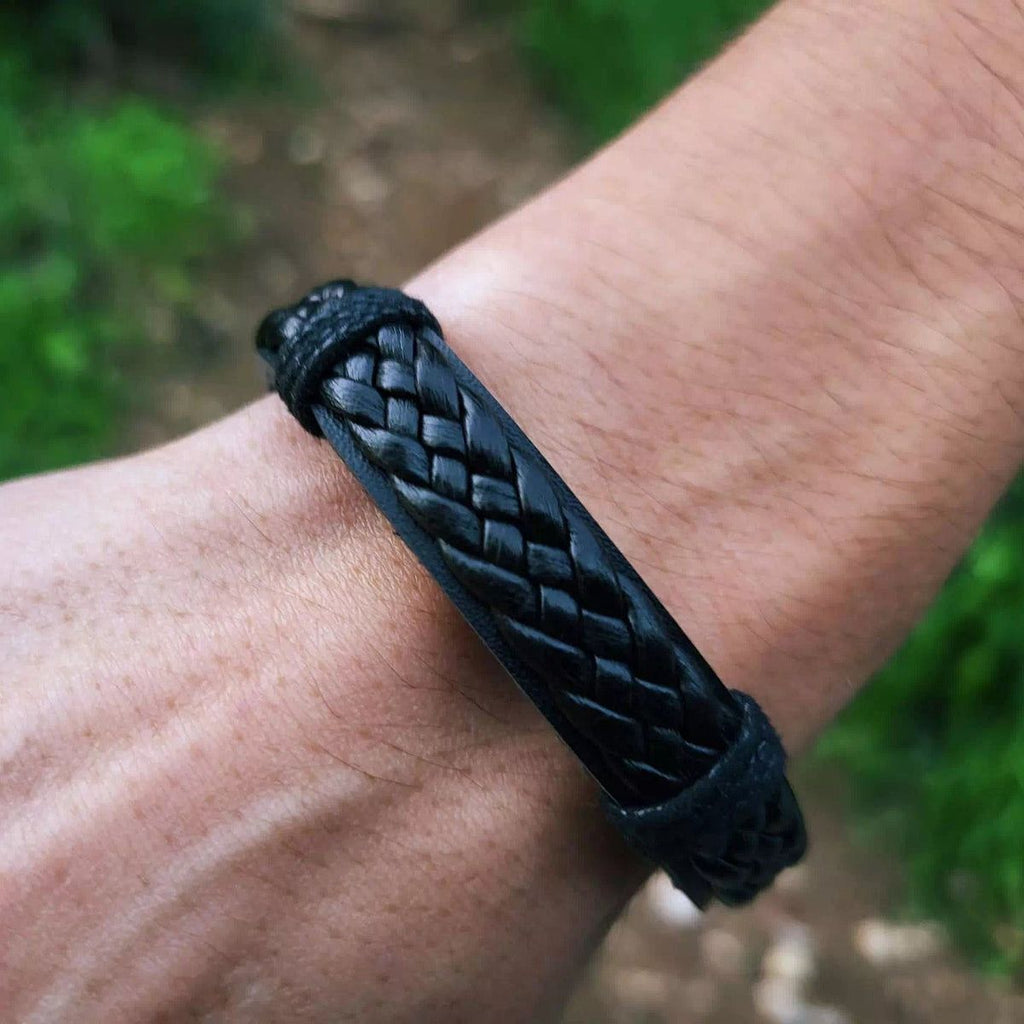 Pulseira de Couro Sintético Trançado Ajustável
