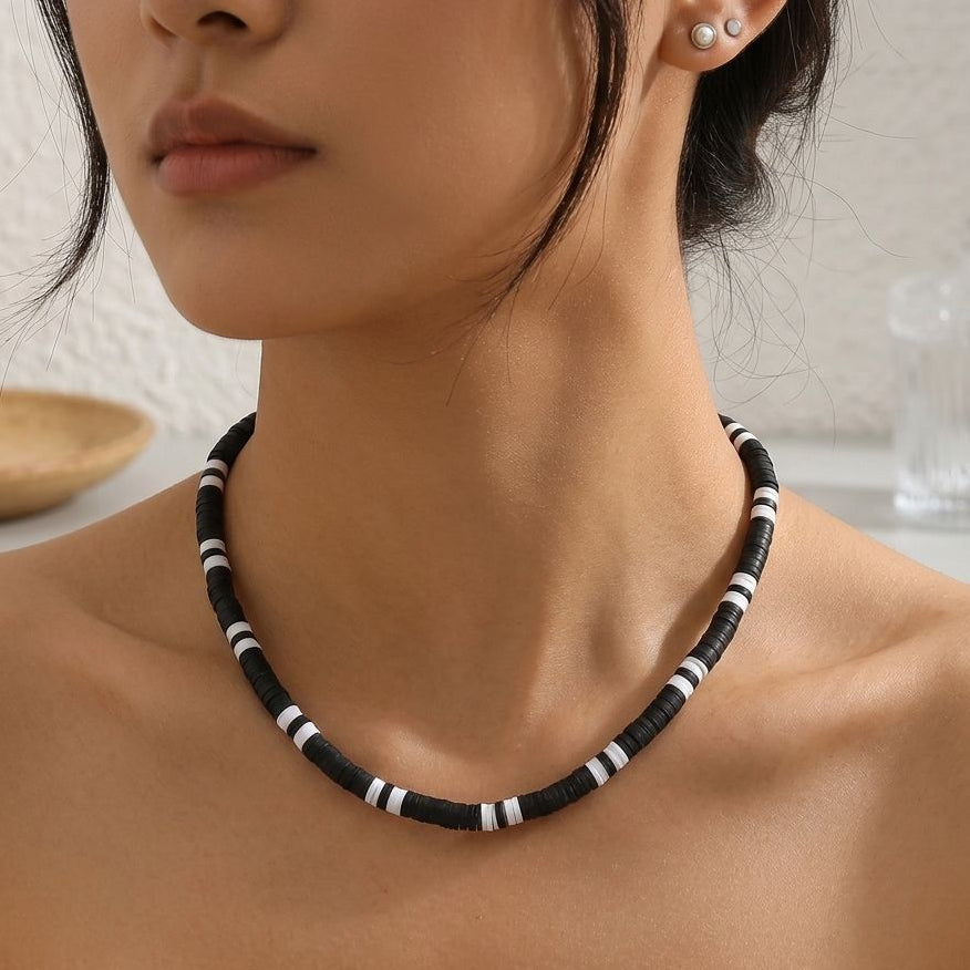 Colar de Contas de Madeira Preto e Branco Artesanal